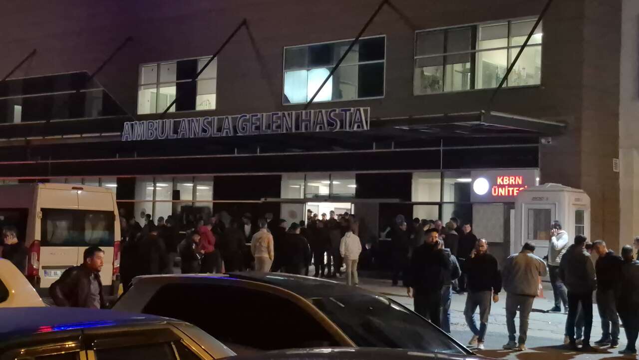 Sokak ortasında kurşun yağdırdı! Karısını ve 27 yaşındaki genci vurdu 5